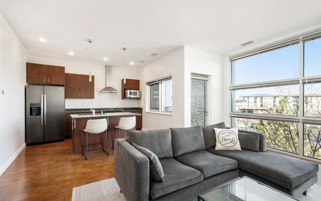 Building Photo - 2958 Syracuse St Unit 306