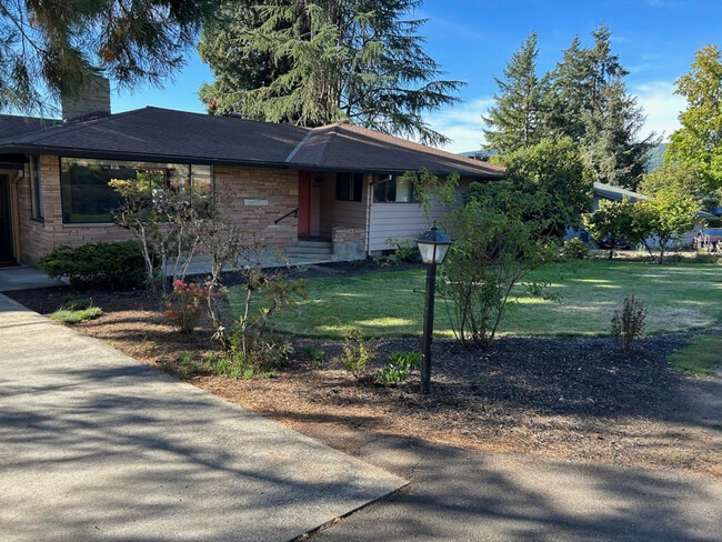 Building Photo - 504 Meadow View Rd