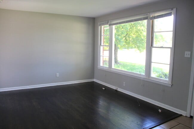 Photo - Rivergate Mall!! 3 Bedrooms / 1 Bathroom Renovated!