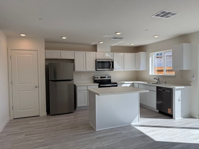 Photo - 4 Bed 2.5 Ba 2 Story 2 Car