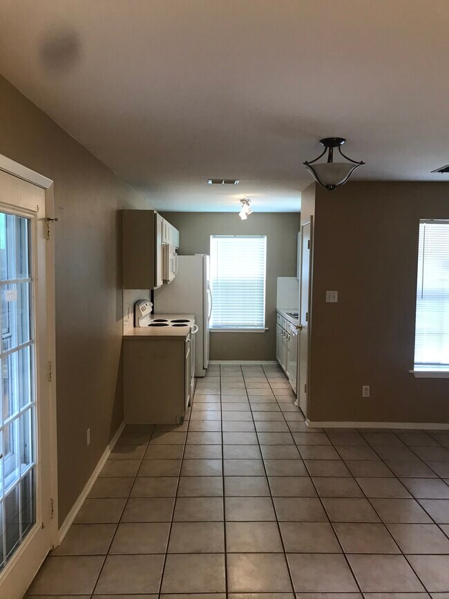 Photo - 467 Redbud Cir House