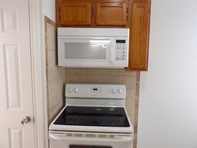 Photo - 1145 NW Ozmun Ave