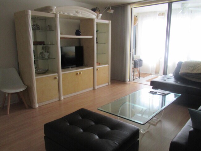 Photo - 2841 Somerset Dr Unit 205