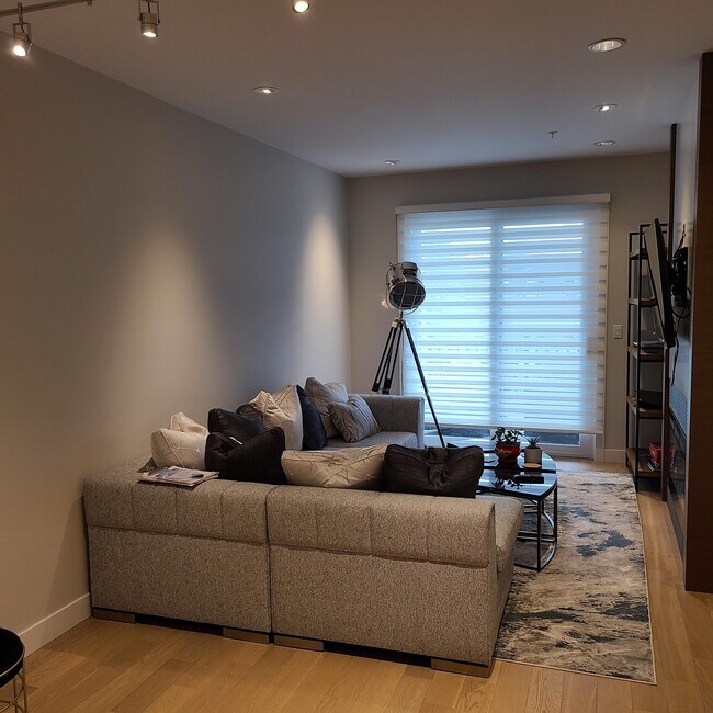 Photo - 1765 Oak Bay Ave