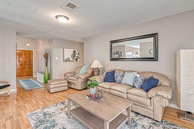 Photo - 2215 Fort Laramie Dr