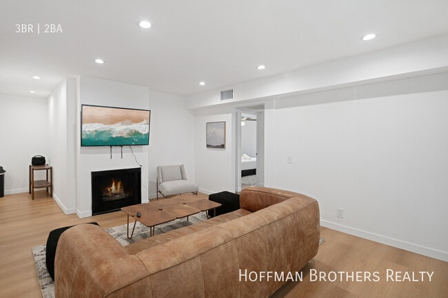 Photo - 7441 Hazeltine Ave Unidad 201