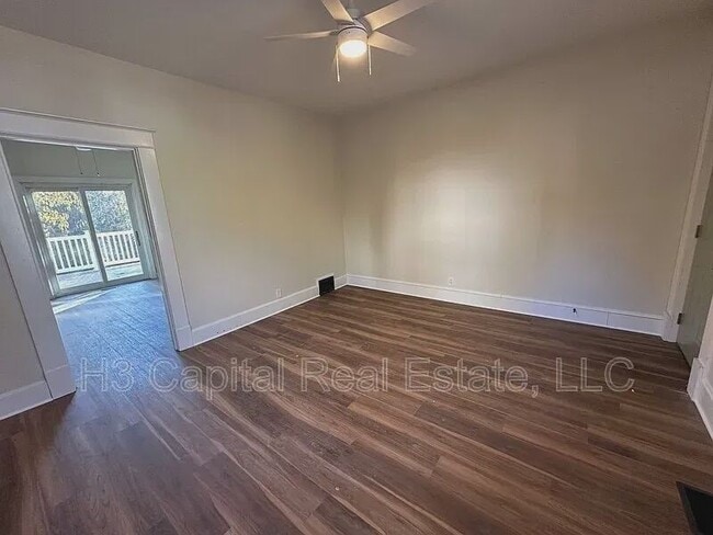 Photo - 206 W Washington St