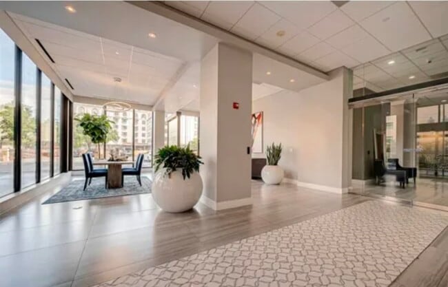 Building Photo - 5150 Hidalgo St Unit 1503