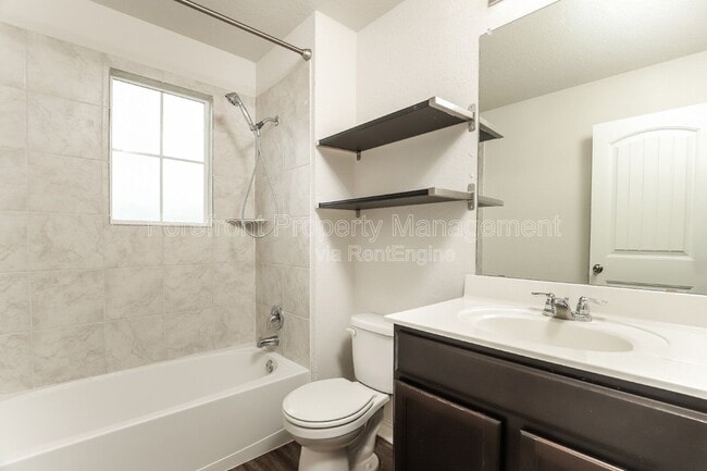 Photo - 2935 Thackery Groove