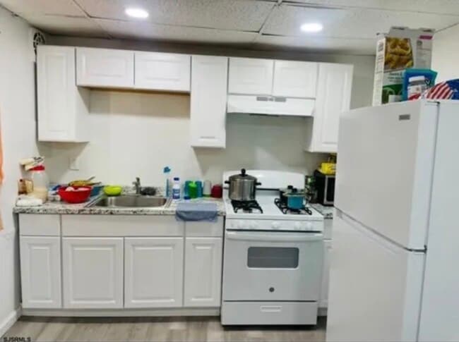 Photo - 20 S Bellevue Ave Unit Apartment 2