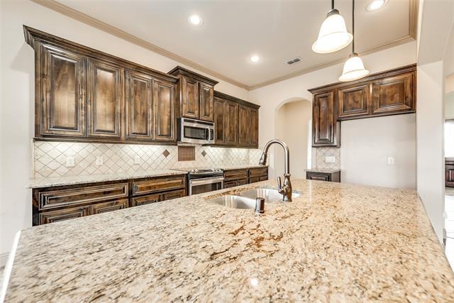 Photo - 110 Thoroughbred St