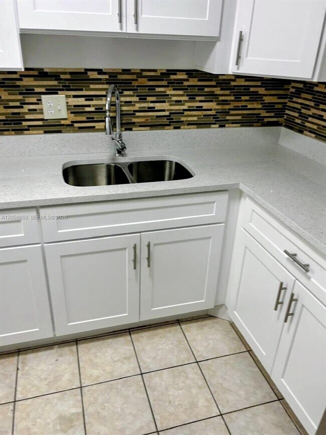 7911 N Colony Cir Unit 202