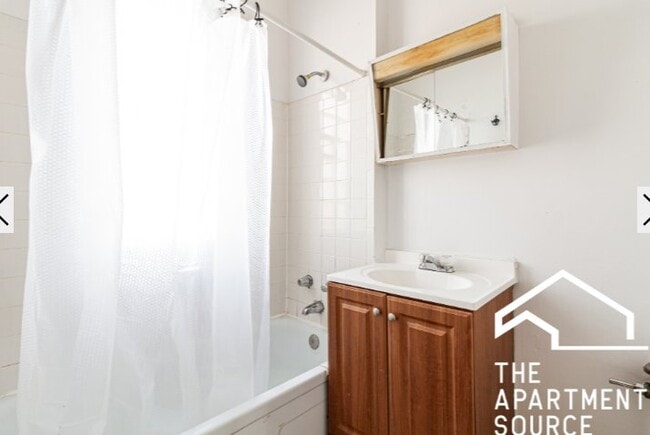 Photo - 620.5 W Barry Ave Unit N2