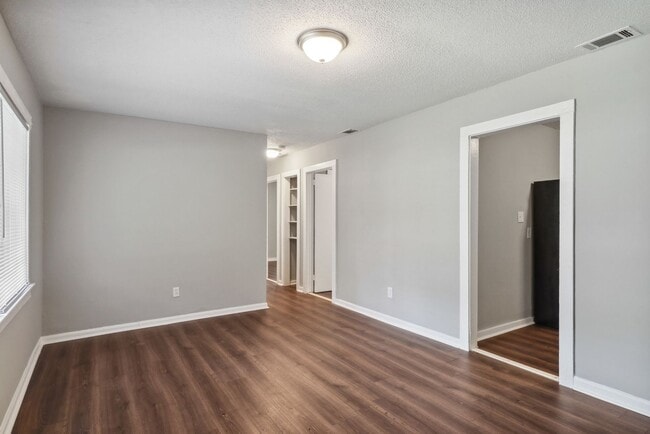 Photo - Large 3BR/1BA Near Ardsley Park House For Rent