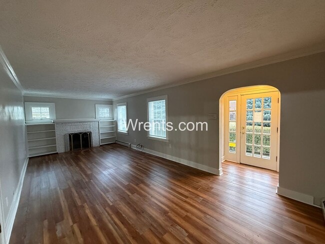 Photo - Beautiful 3 bed 2 bath updated home! Half off first months rent!