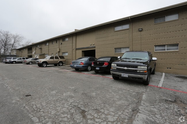 Photo - Upper E - Paree (OLD)