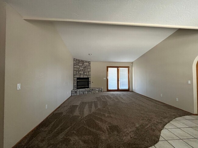 Photo - Beautiful 3 bedroom 2 bathroom home in App...