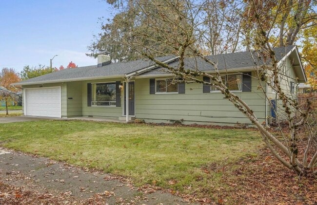 Photo - 2594 Hummingbird St NE