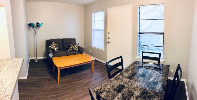 Building Photo - Park Plaza Apartments