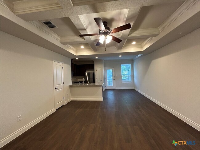 Photo - 318 Untermaier St