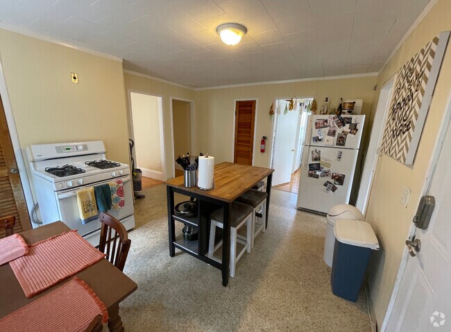 Building Photo - 35 Hancock St Unit 3 Rental