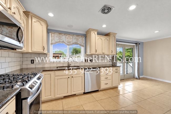 This property offers a NO DEPOSIT option available for qualified renters!