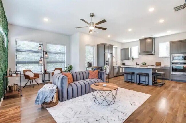 Photo - 4427 Viburnum Dr