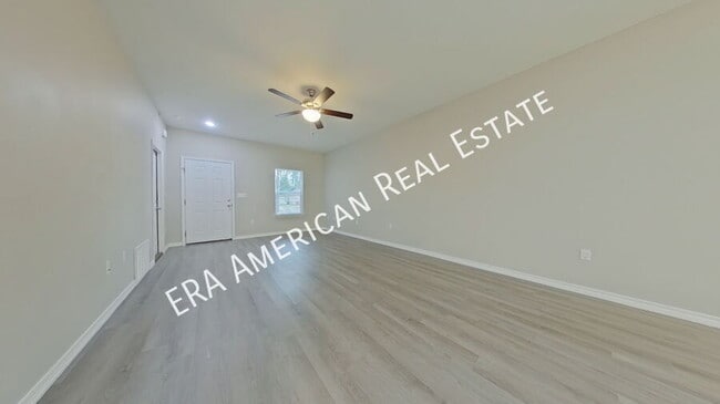 Photo - 709 Robinson Ave E