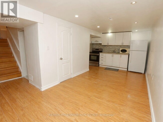 Photo - 6482 Chaumont Crescent