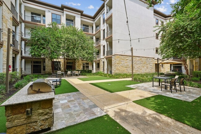 Patio - District 28