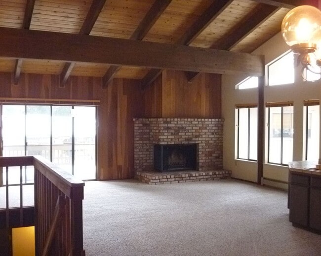 Photo - 4 Bedroom with a Garage!