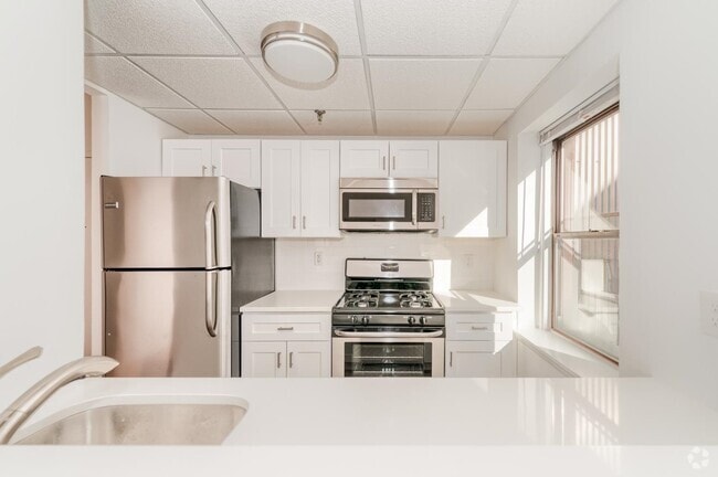 Building Photo - 227 Christopher Columbus Dr Unit 303B Rental