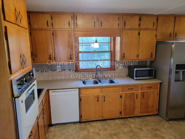 Photo - Charming 4 Bedroom Home in Brookhaven!