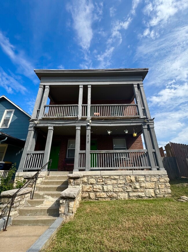 Photo - 512 W 39th Ter Unidad 2