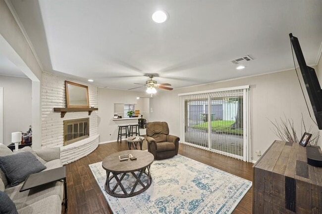 Photo - 5810 Wigton Dr House