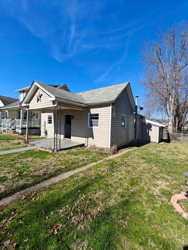 Photo - 2782 Latulle Ave