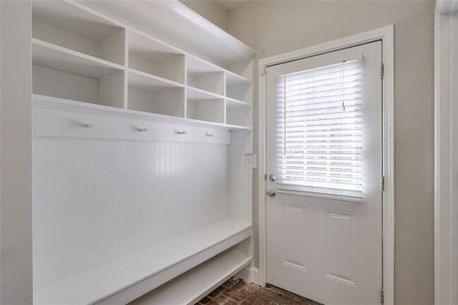 Photo - 980 Longley Ave NW