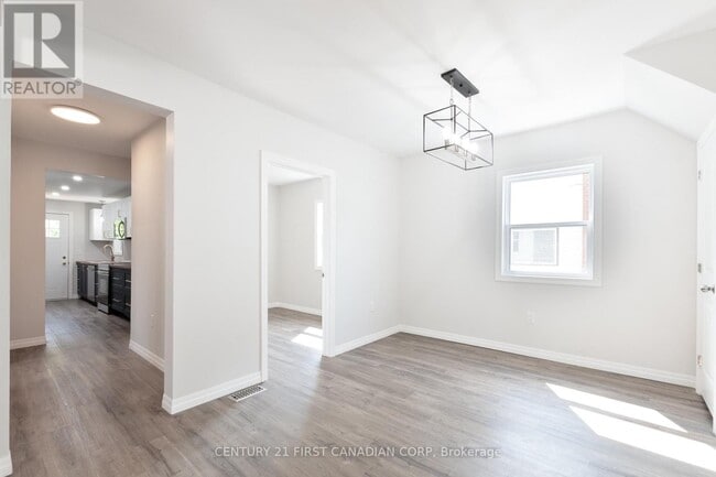 Photo - 35 Inkerman St Unité Main