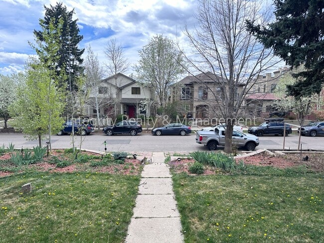4631 W Moncrieff Pl