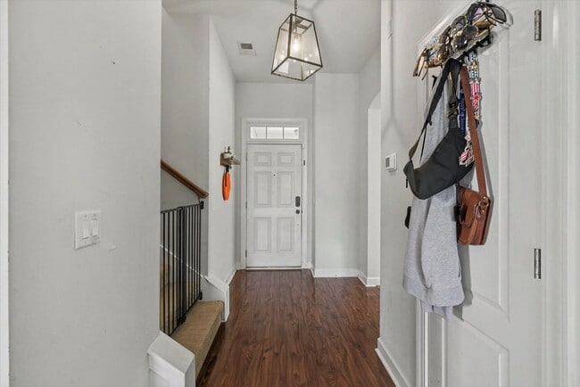 Photo - 203 Topsaw Ln