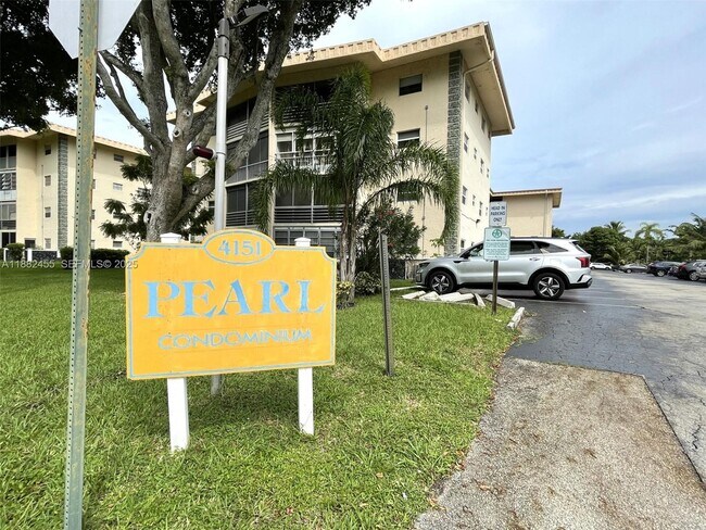 Building Photo - 4151 NW 41st St Unit 201