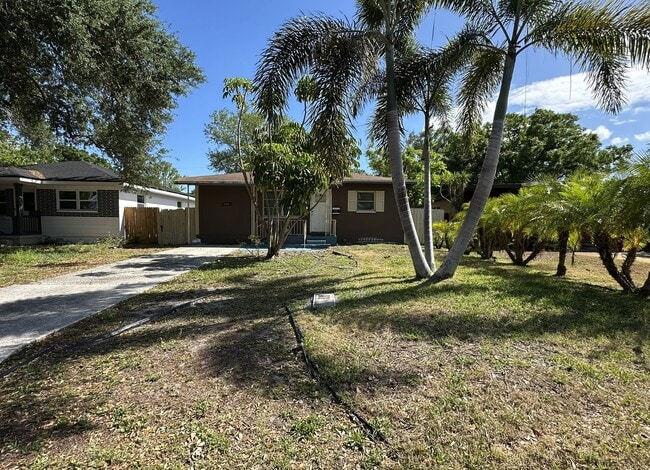 Recepción - 4128 12th Ave N