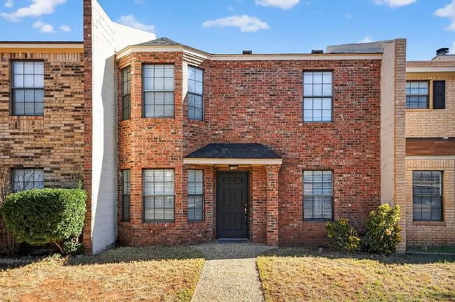 Building Photo - 3220 Preston Dr