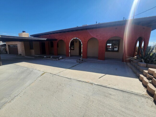 Photo - LARGE 3 bedroom home