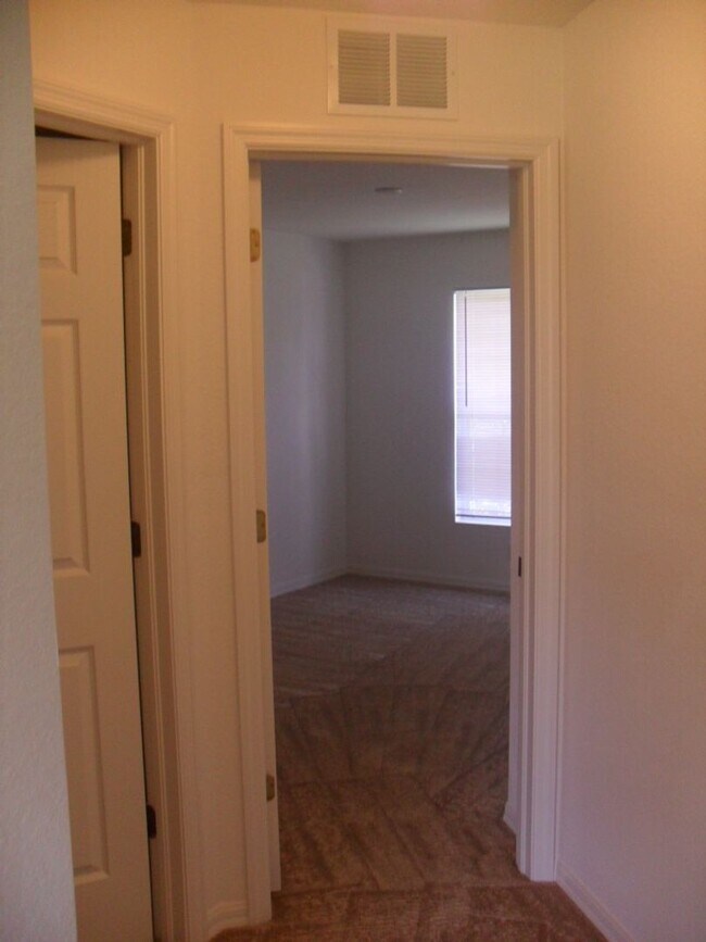 Photo - 1950-1952 Laverna Ave Unidad 1950 Laverna Ave