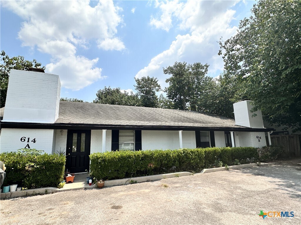 Photo - 614 Mill St