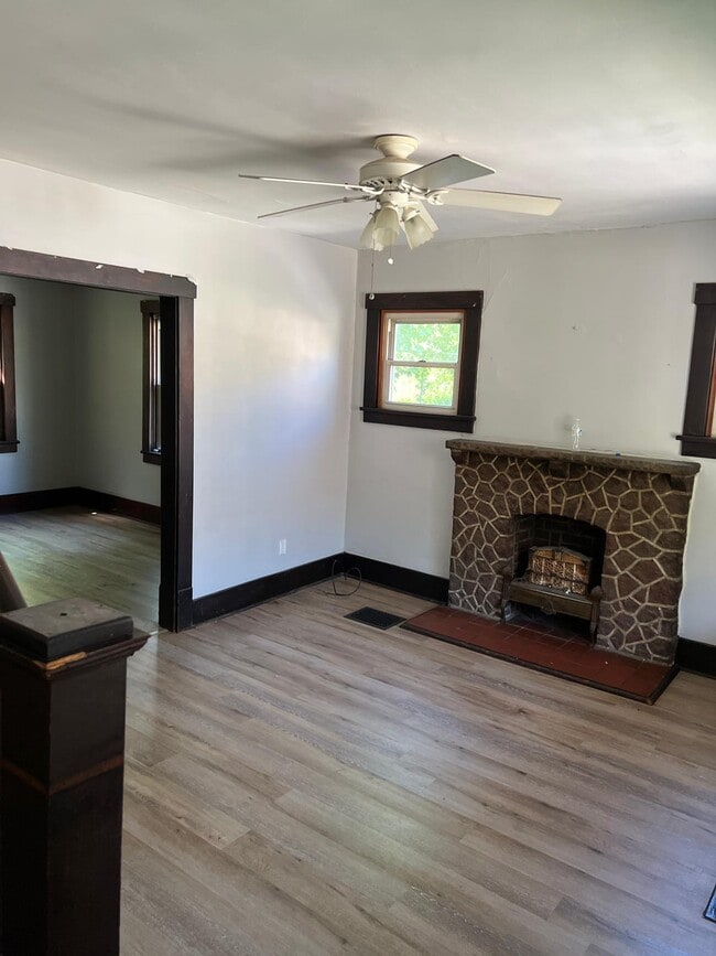 Photo - 749 Hampshire Ave