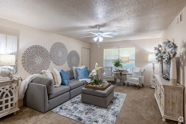 2BR, 2BA - 987SF - Living Room - Eagle Nest