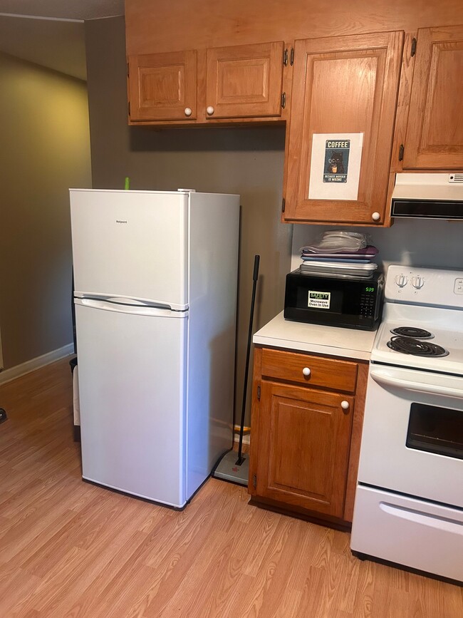 Photo - 547 N Oakland Ave