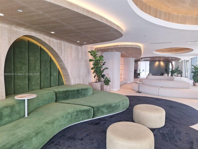 Photo - 700 NE 24th St Unidad 1603